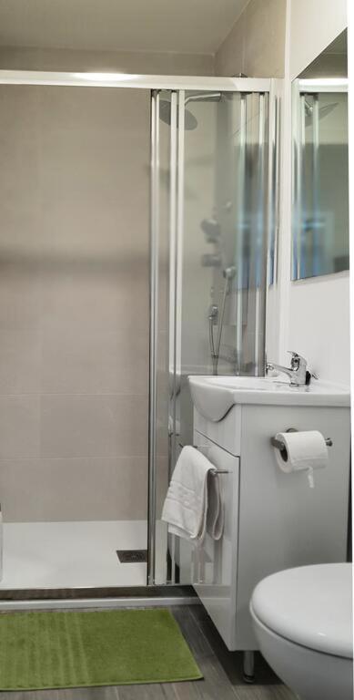 Apartamento De 2020 A Estrenar En Pleno Centro1B Algeciras Bagian luar foto